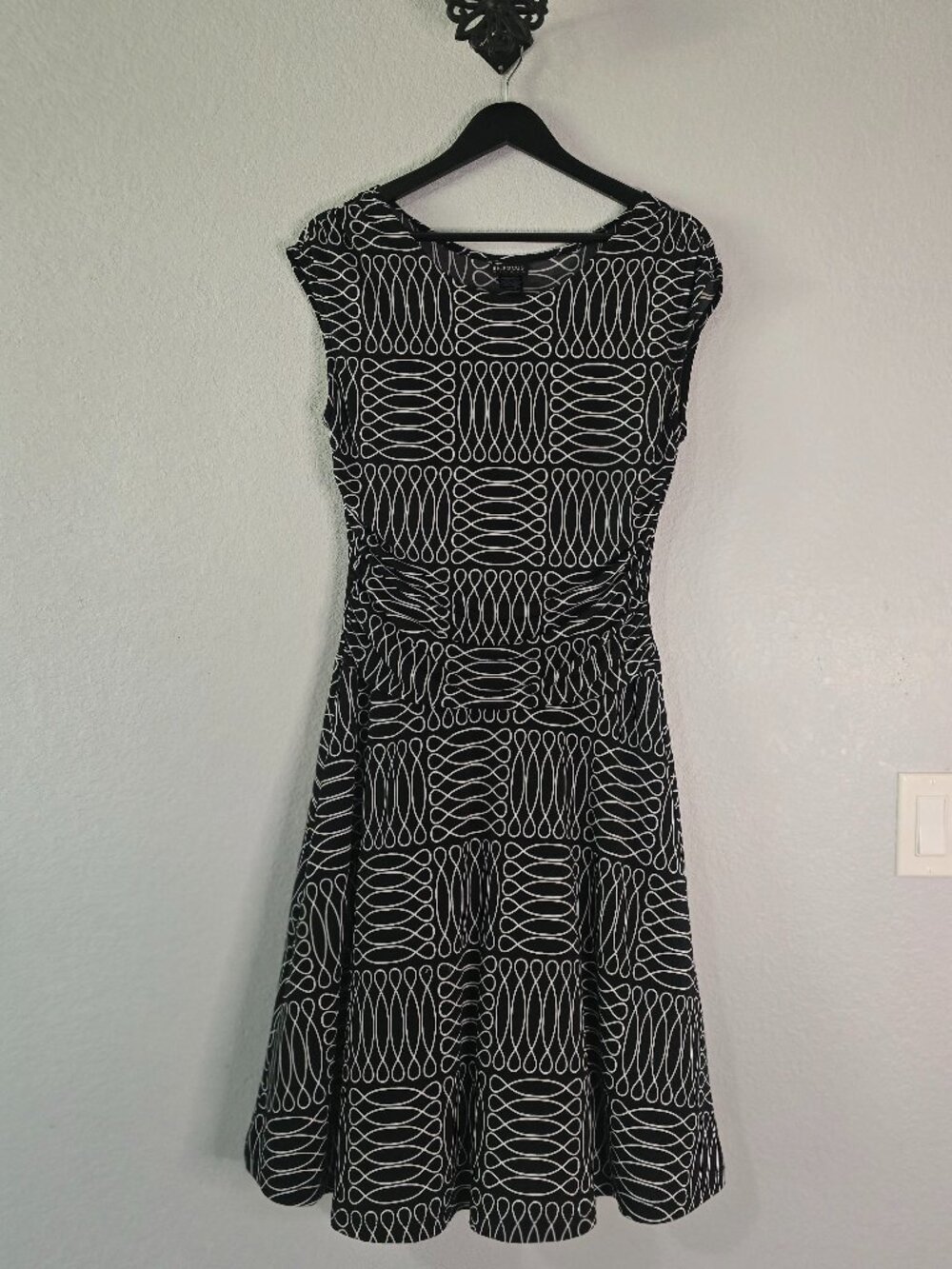 En Focus Studio Black & White Geometric Fit & Flare Dress Size 10